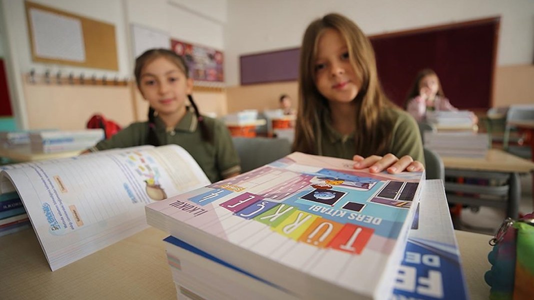 20 milyonu aşkın öğrenci yarın ders başı yapacak