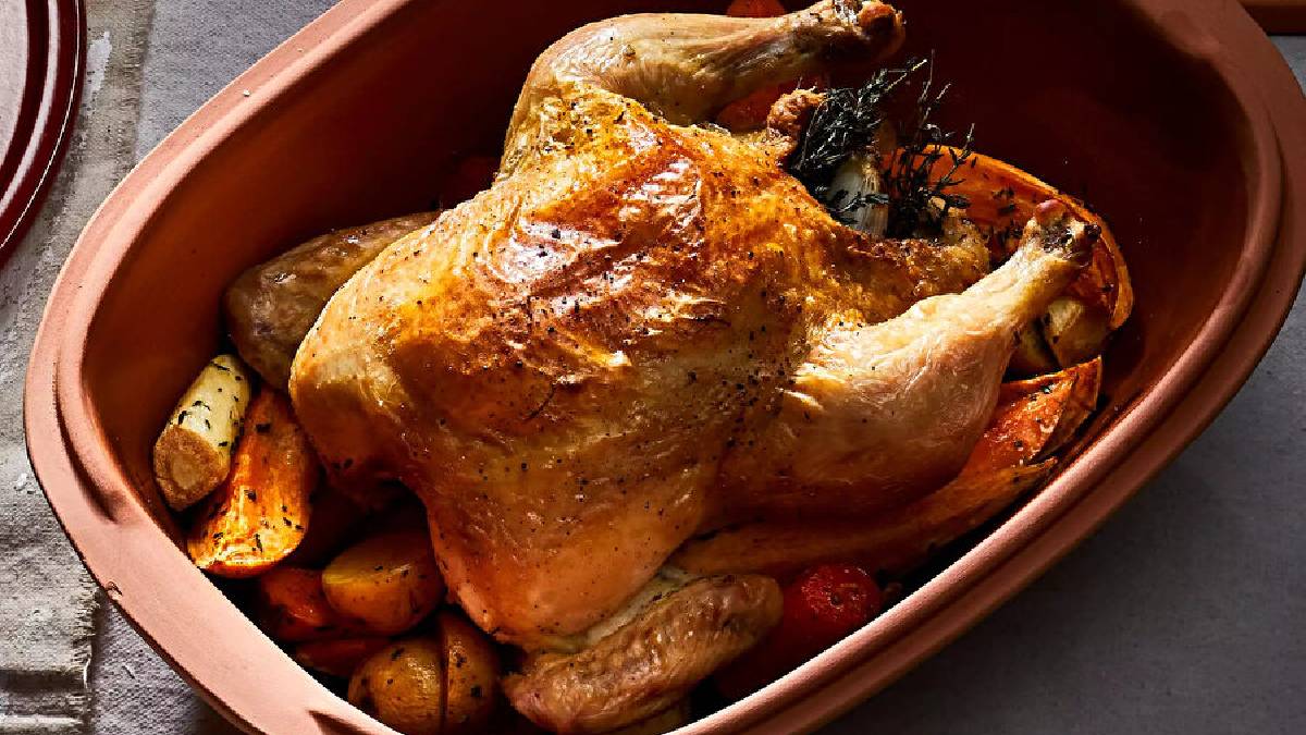 Evde herkes tavuk kavgası yapacak! Tavuğun en değerli parçası çıktı! Yemek isteyen gizliden kaçıracak