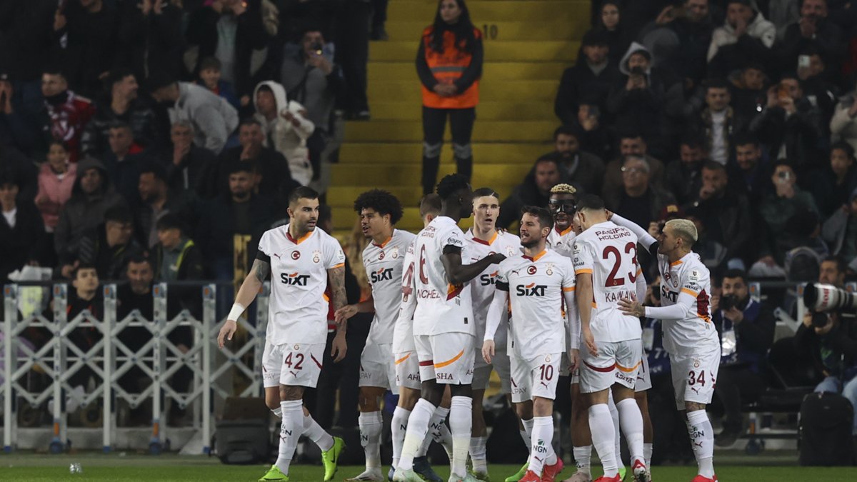 Aslan kükredi, rekorlar yıkıldı! Galatasaray Gaziantep karşısındaki galibiyetle tarihe geçti