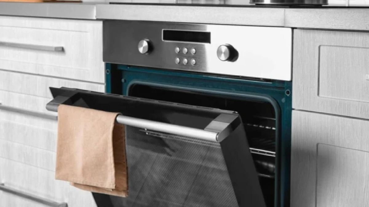 Herkes yapıyor ama tehlikesini kimse bilmiyor! Fırına asılan mutfak havlusu bakın nelere davetiye çıkarıyor?