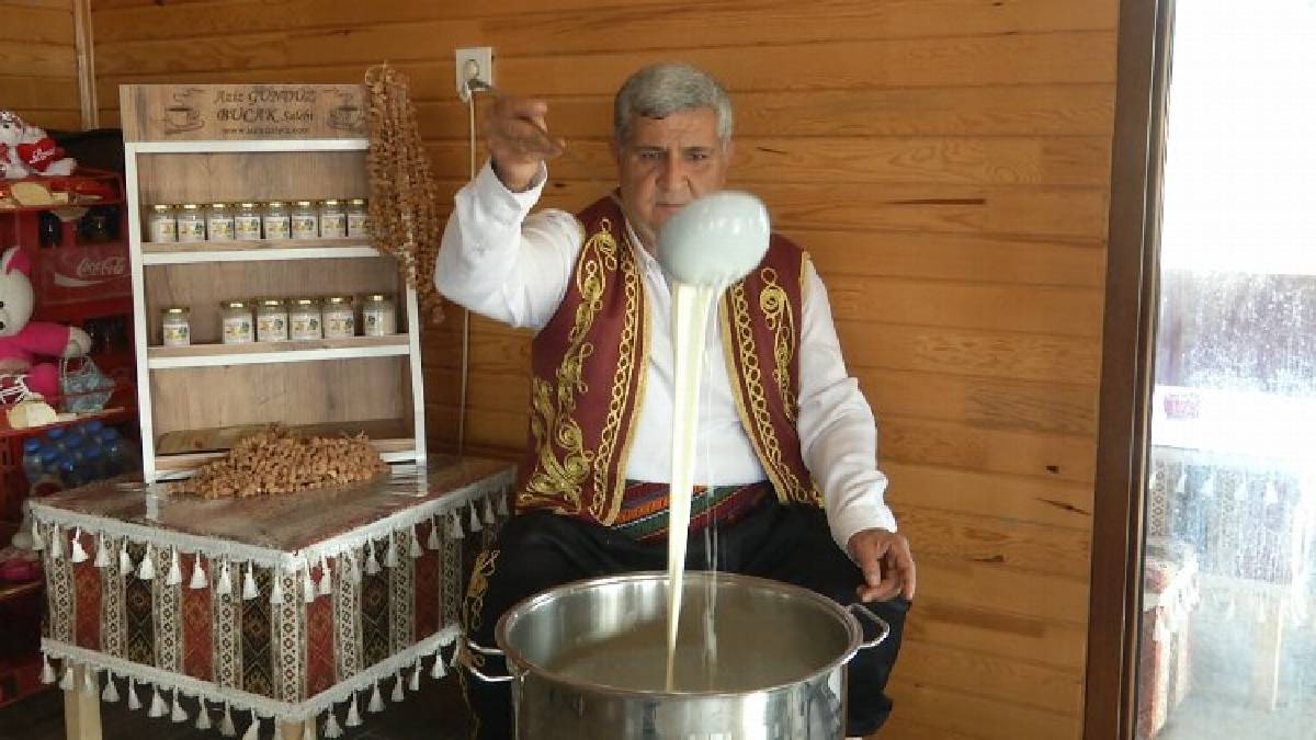 Yazın toplanıyor kışın bolca tüketiliyor! 6 ay güneşte kuruyor, lezzeti Toroslar’dan geliyor! 45 dakika pişmeden müşteri önüne ç