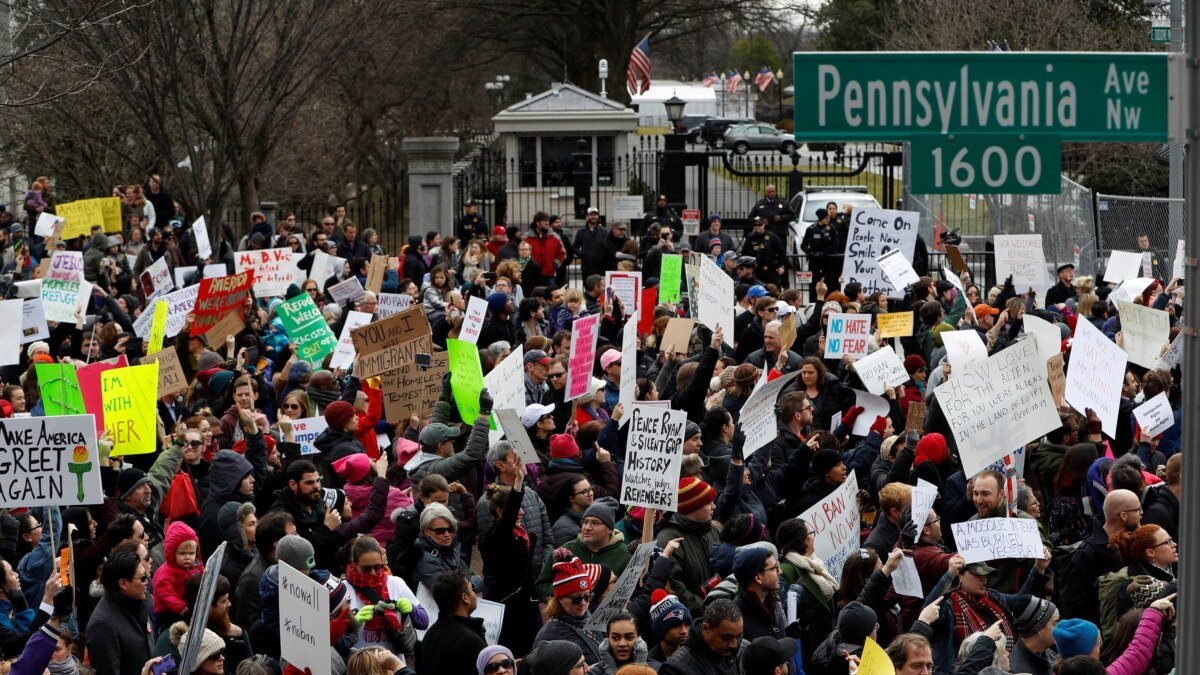 Los Angeles'ta protesto: Trump'ın göçmen politikaları  kabul edilmiyor
