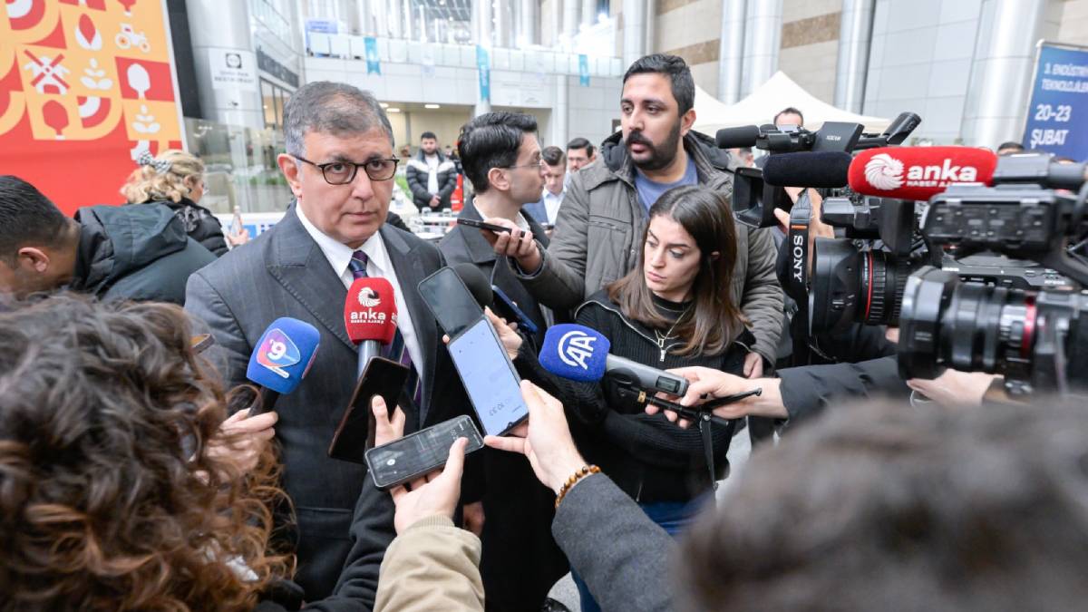 Başkan Tugay basın mensuplarının sorularını yanıtladı