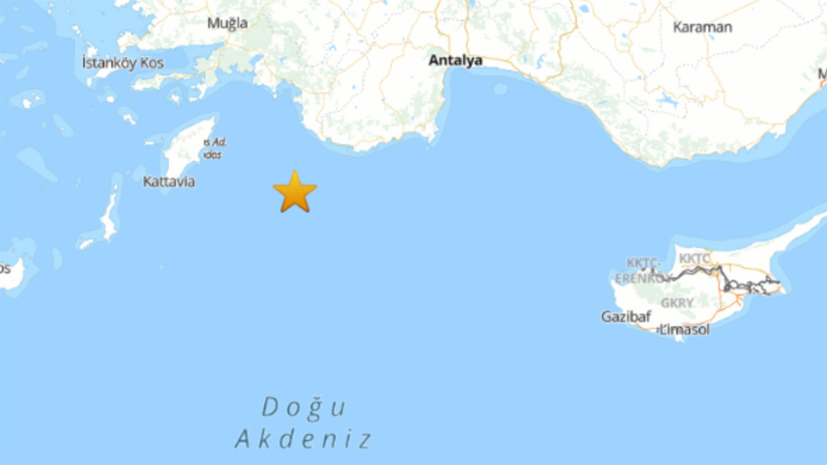 Ege Denizi'nde sarsıntılar şiddetleniyor! Santorini'de deprem fırtınası