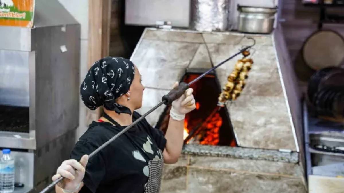 Tokat kebabına yeni soluk! Hem lezzetli hem de ucuz: Müşterileri sabahtan kapıya diziliyor