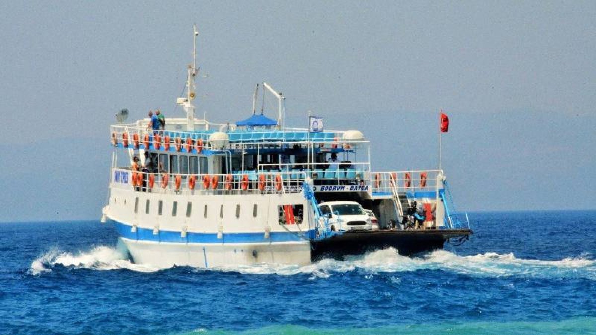 Bodrum'da feribot seferlerine fırtına engeli