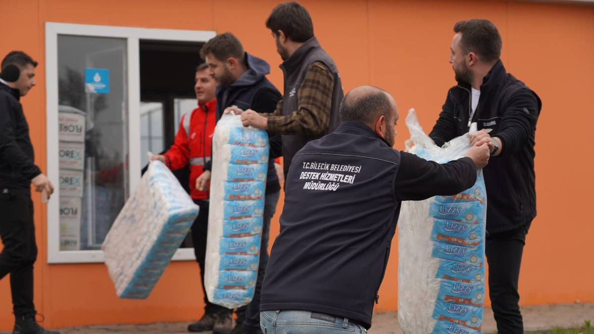 Bilecik Belediyesinden deprem bölgesine yardımlar ulaştırıldı