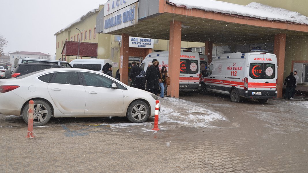 Okulda toplu gıda zehirlenmesi şüphesi: 34 öğrenci hastaneye kaldırıldı