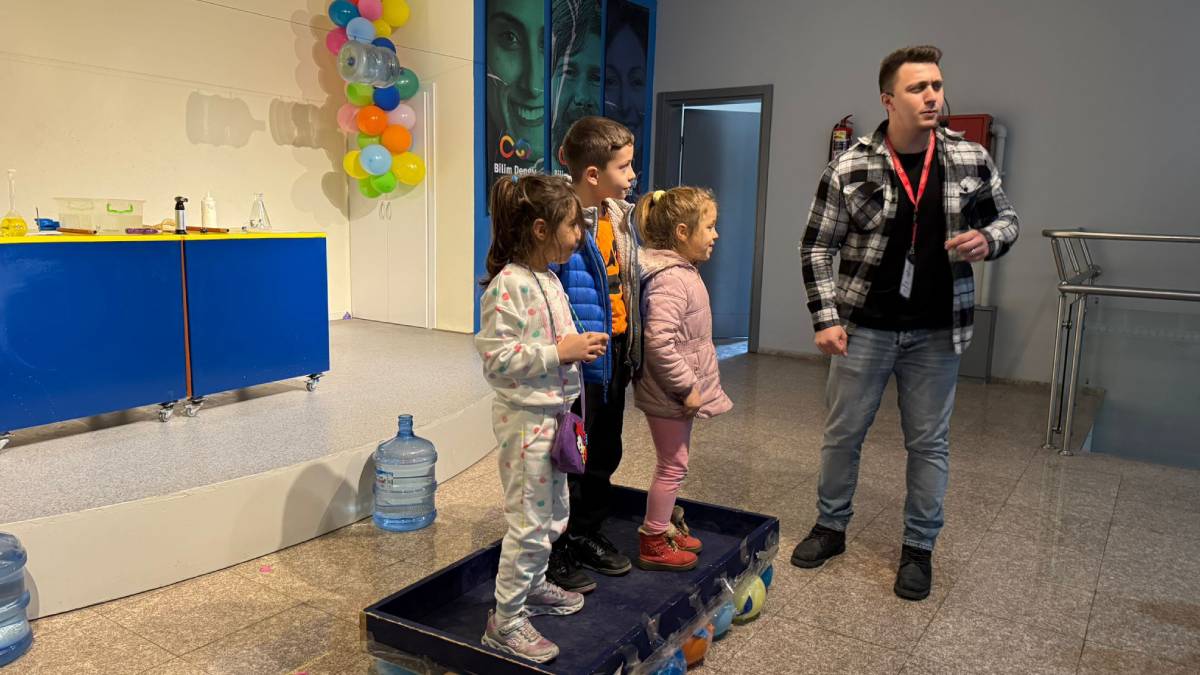 Büyükşehir çocuklara bilimi sevdiriyor
