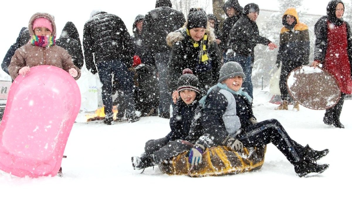 Türkiye kar yağışının etkisinde: 23 ilde eğitime ara