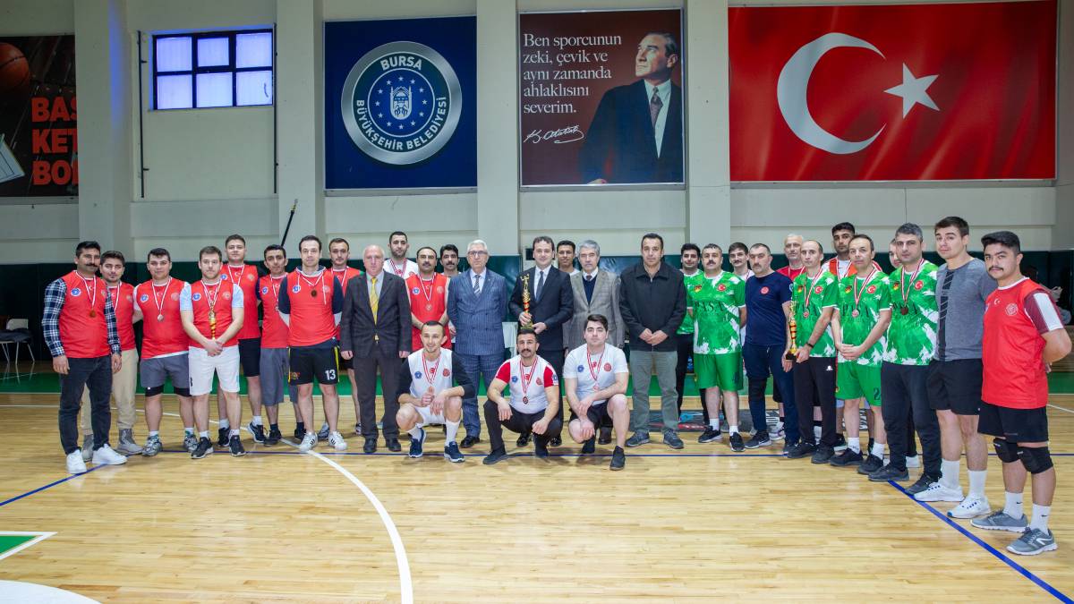 Bursa Büyükşehir İtfaiyesi’nin turnuvasında kardeşlik kazandı