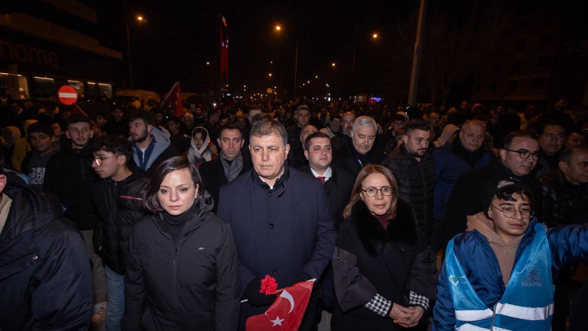 Başkan Tugay’dan felaketin yıl dönümünde halkla beraber sessiz yürüyüş