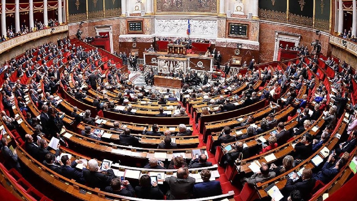 Parlamentodan hükümete güvenoyu: Fransa’daki kriz aylar sonra çözüldü