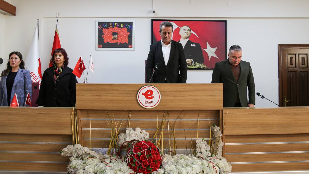 Efeler’in Meclisinde şehitlere saygı duruşunda bulunuldu