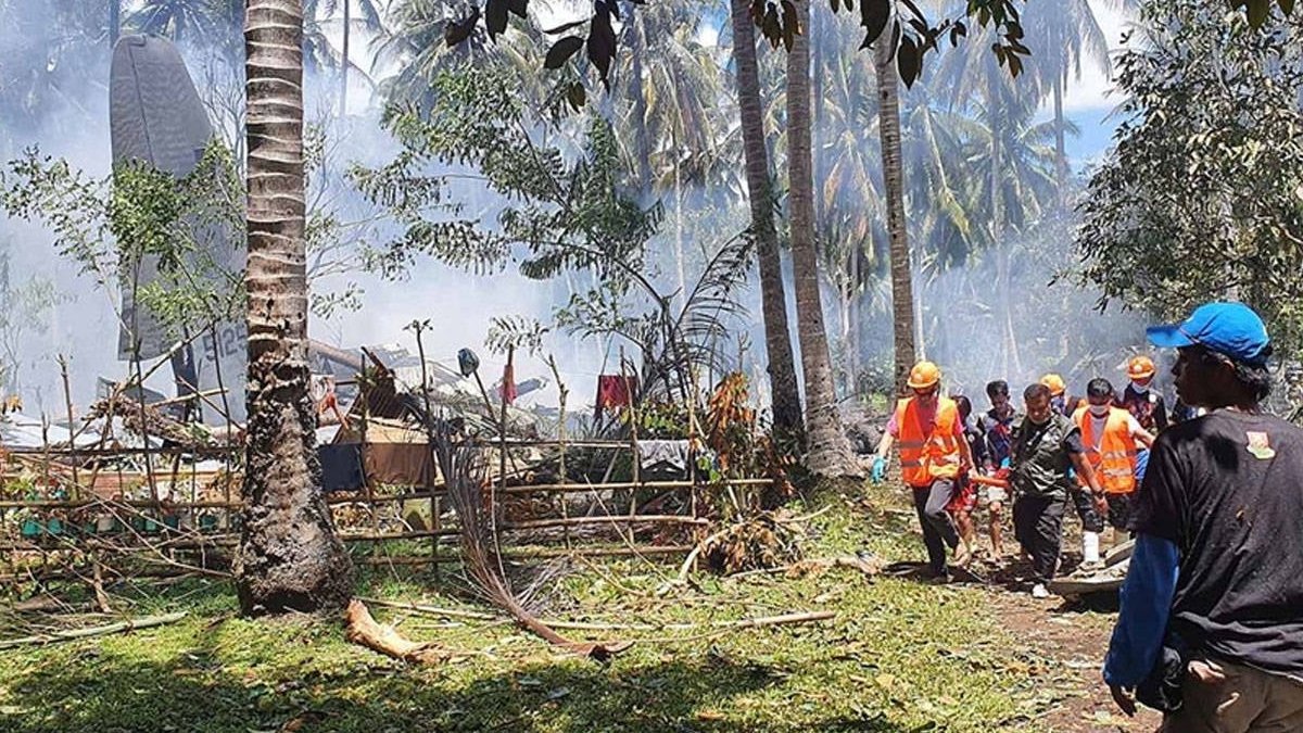 ABD uçağı Filipinler’de pirinç tarlasına düştü