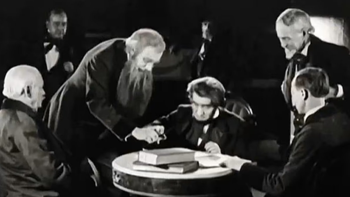 100 Yıldan Fazla Süredir Kayıp Olan Film, Long Island’da Bir Stajyer Tarafından Bulundu