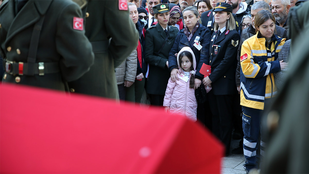 Pençe Kilit'te şehit düşen piyade komandoya son görev! Kızının doğum gününde toprağa verildi