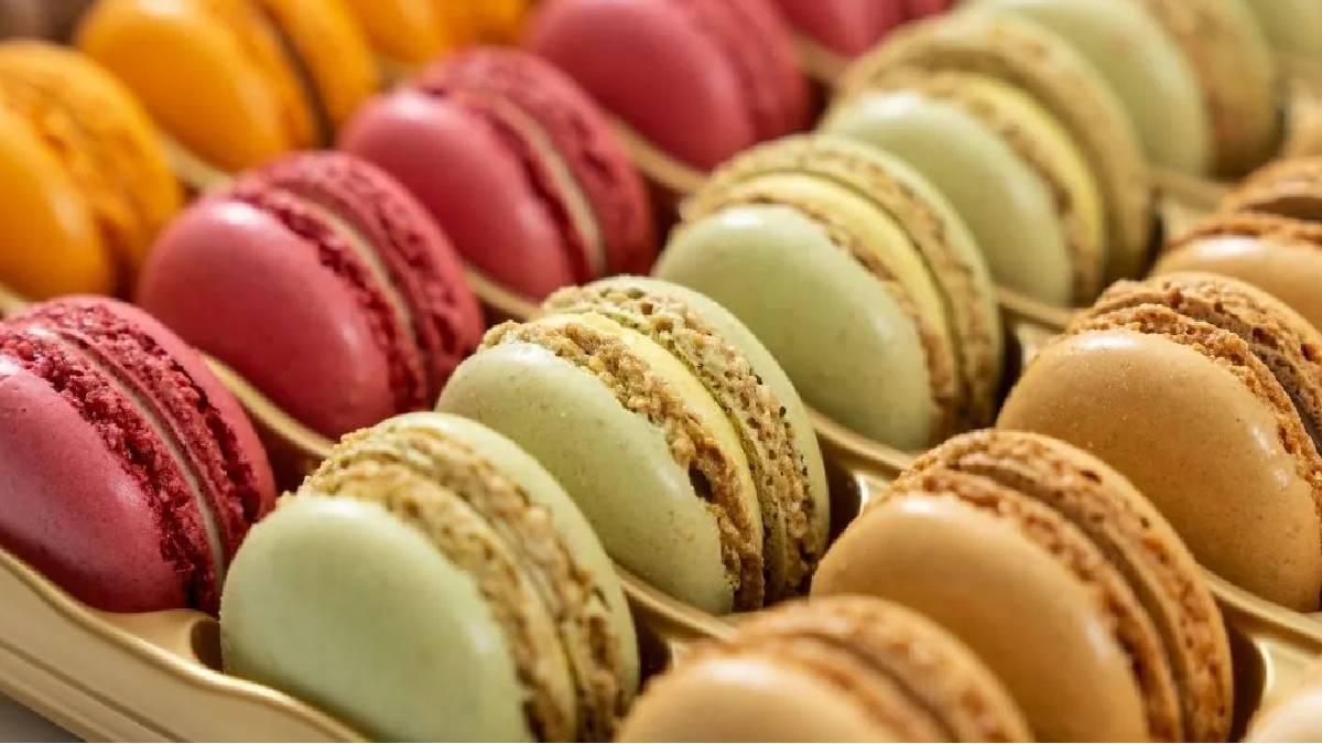 İtalya’da duyuldu Fransa’da ünlendi! Markette herkes almak istiyor fiyatını gören bırakıyor! İşte orijinal makaron tarifi…