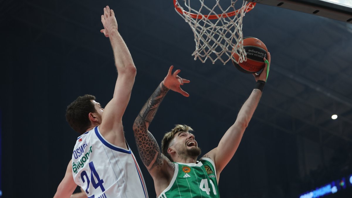 Anadolu Efes, Panathinaikos'a farklı mağlup oldu