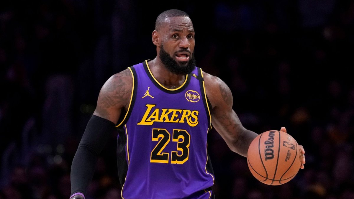 LeBron James, NBA tarihine adını yazdırmaya devam ediyor! Michael Jordan'ın rekoruna ortak oldu