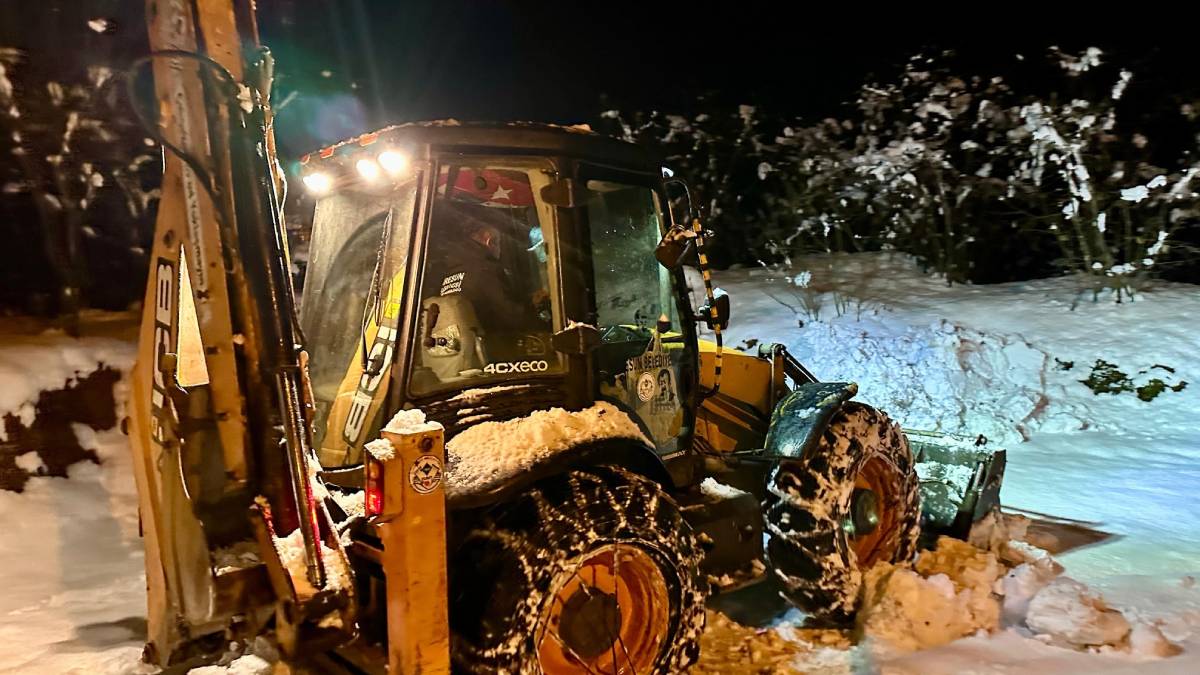 Belediye ekipleri gece boyunca çalıştı