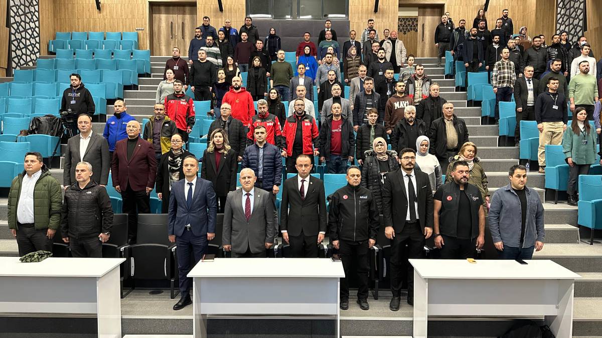 6 şubat depremleri anma programı’nda afet yönetimi masaya yatırıldı