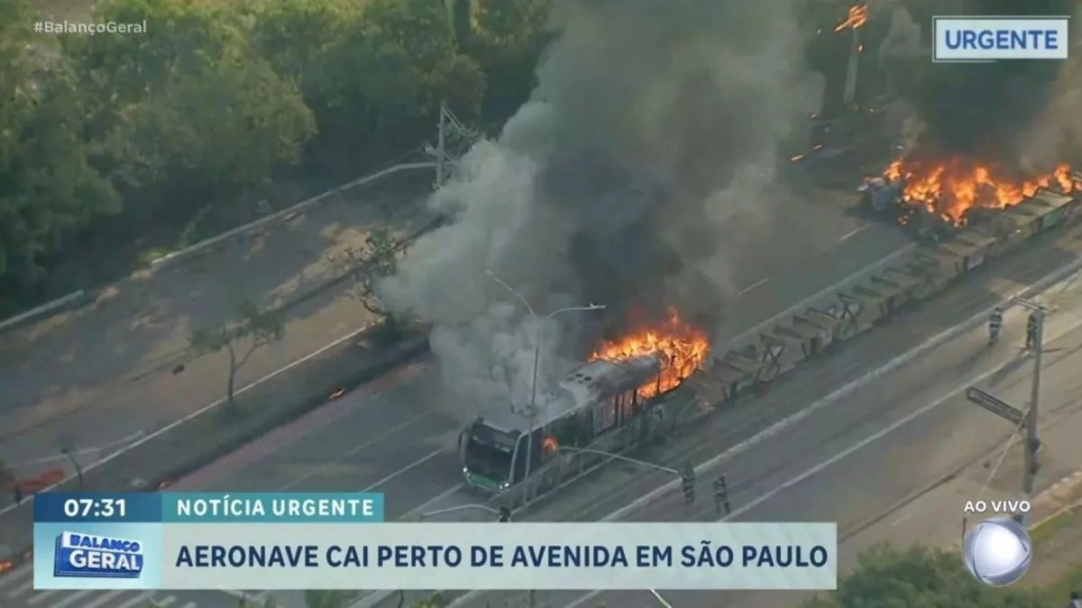 Brezilya'da küçük uçak otoyola düştü: 2 kişi hayatını kaybetti