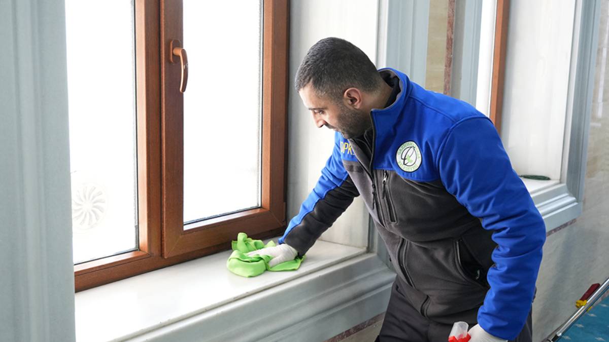 Gaziosmanpaşa Belediyesi, ibadethaneleri özenle temizliyor