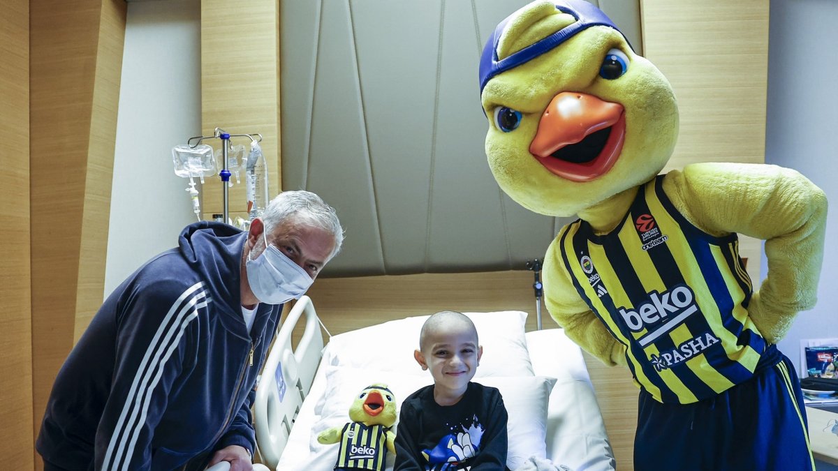 Jose Mourinho'dan anlamlı ziyaret: Onkoloji servisinde tedavi gören çocuklarla buluştu