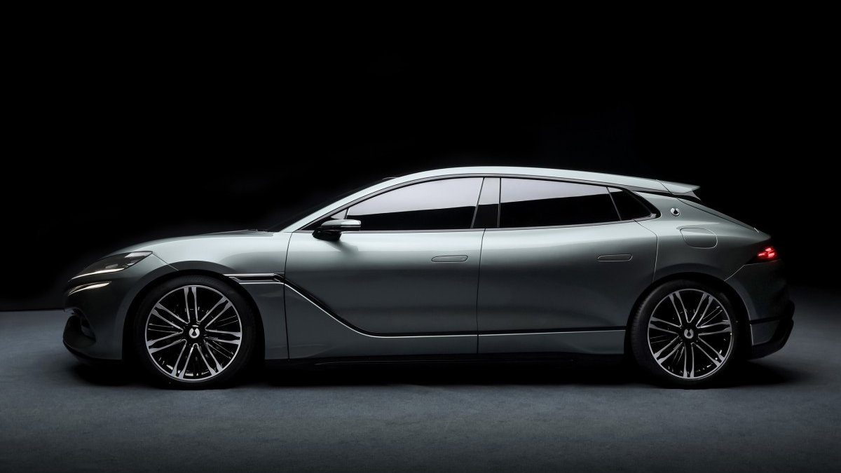 Paralel park sorununa havalı ve yenilikçi çözüm! Hiç bilmeyen bile paralel park yapabilecek: Denza Z9 GT