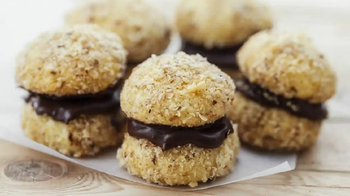 Tuzlu değil tatlı oluyor, kahvenin yanında tek atılıyor! Tatlı hamburgeri deneyen çocuklar da bayılıyor