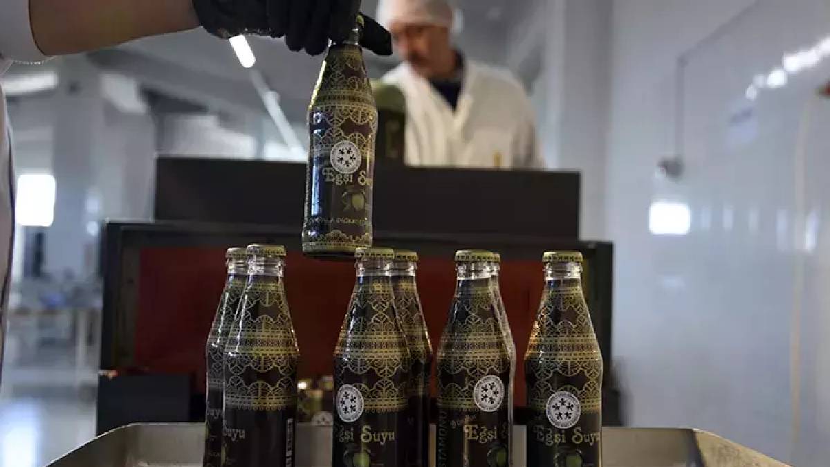 Eskilerin ‘Yerli Kolası’ olarak biliniyor! Babaannesinden bozulmadan kalan 30 yıllık ürünle üretildi! İnternetten satılıyor