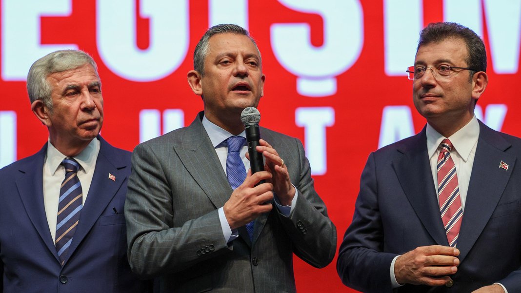CHP’de kritik toplantı: Özel, İmamoğlu ve Yavaş bir araya gelecek