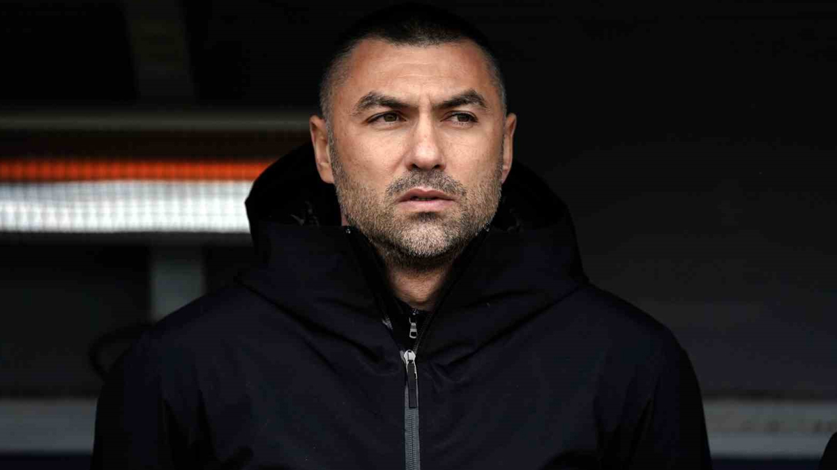 Burak Yılmaz kırmızı kart gördü