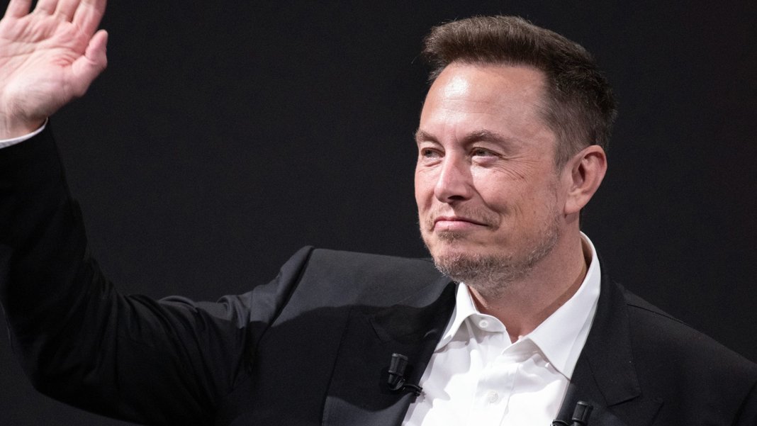 Elon Musk, TikTok'u satın almakla ilgilenmediğini açıkladı