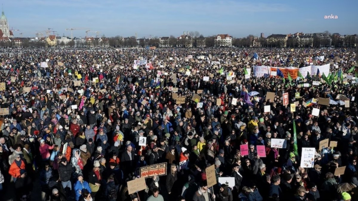 Almanya'da aşırı sağcı AFD'ye karşı yüz binlerce kişi sokağa çıktı