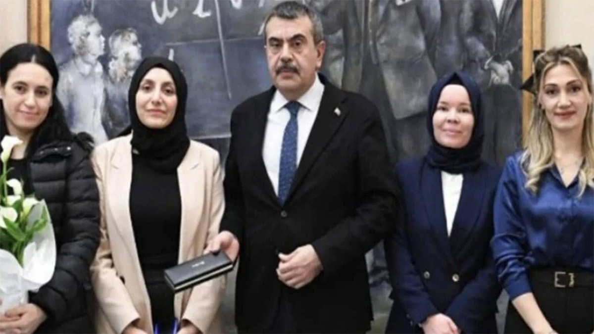 'Torpil yok' diyen Tekin'le görüşen öğretmen KARAR'a konuştu: Kod tedbiri tamam ya KPSS puanları!