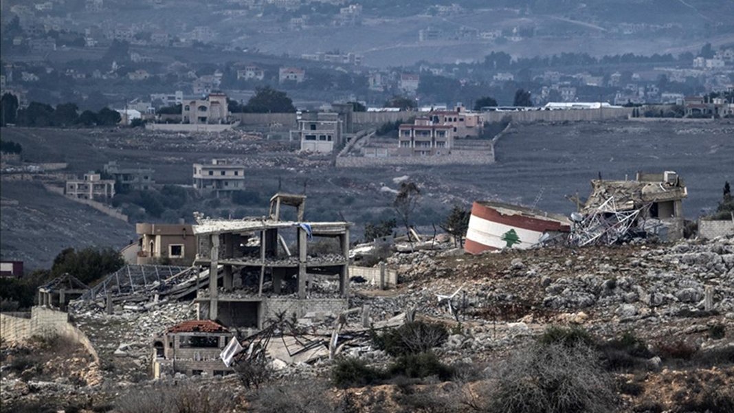 İsrail, Lübnan'ın güneyinde evleri yaktı: Ateşkesi bir kez daha ihlal etti