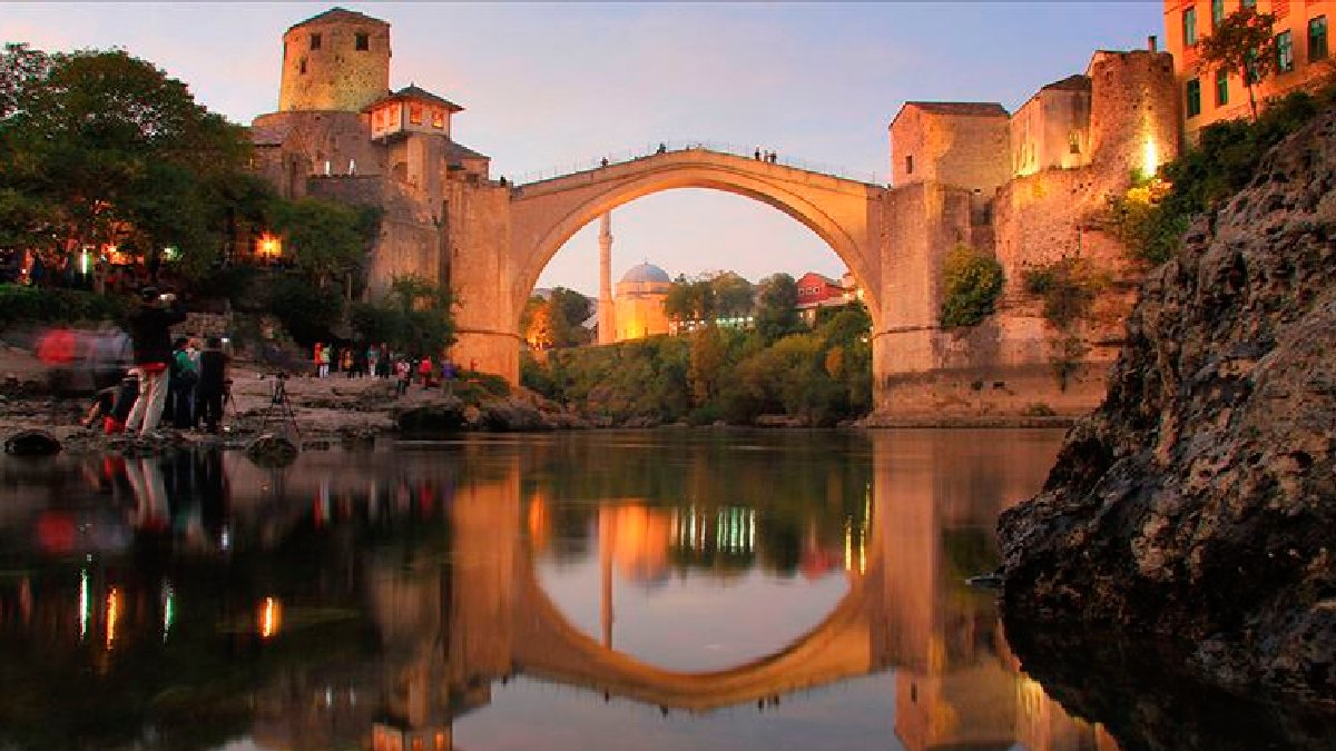 Sel felaketinde kullanılamaz hale gelmişti: Bosna Hersek'te turistik kente giden tren seferleri tekrar başladı