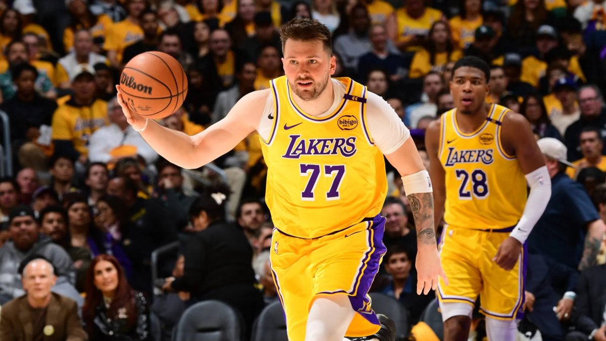 Luka Doncic, Lakers'ta ilk maçına çıktı: Galibiyetle başla