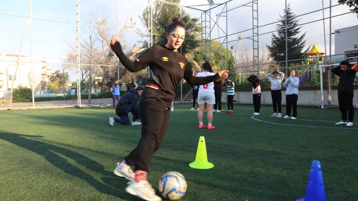 Güzelbahçe Kadın Futbol Takımı’ndan iddialı başlangıç