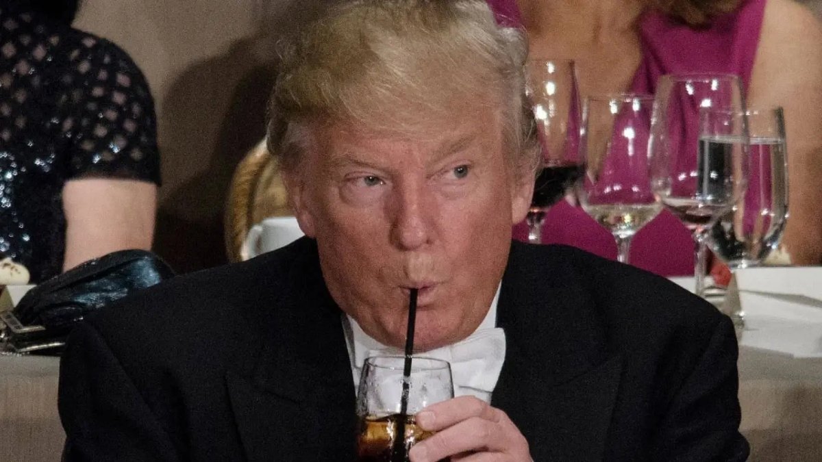 Trump, plastik pipet kullanımına geçilmesine ilişkin kararnameyi imzaladı