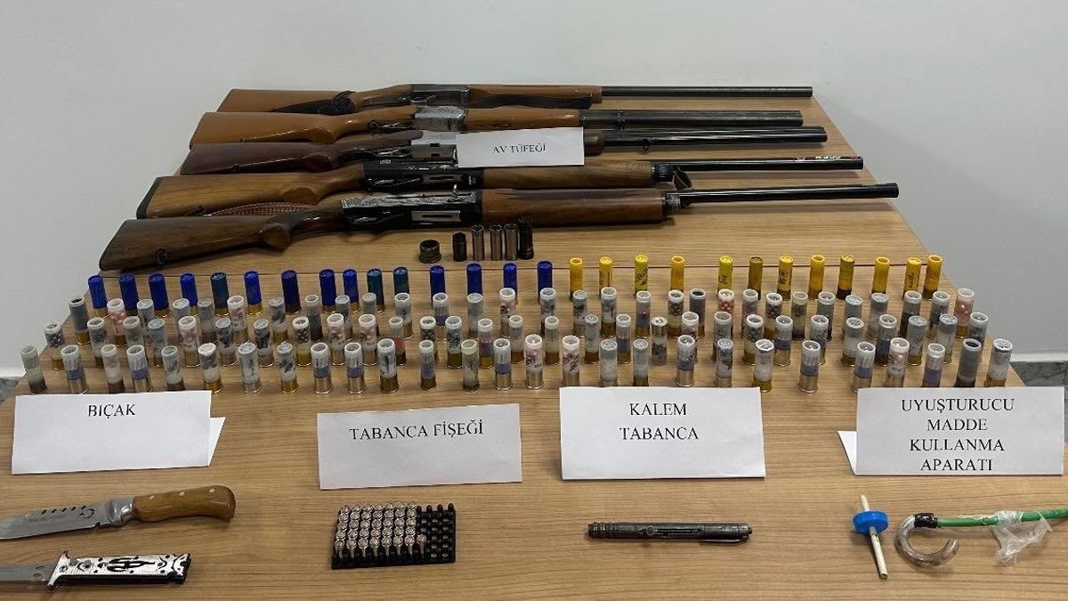 Denizli'de silah kaçakçılığı operasyonu: Kalem görünümlü tabanca ele geçirildi