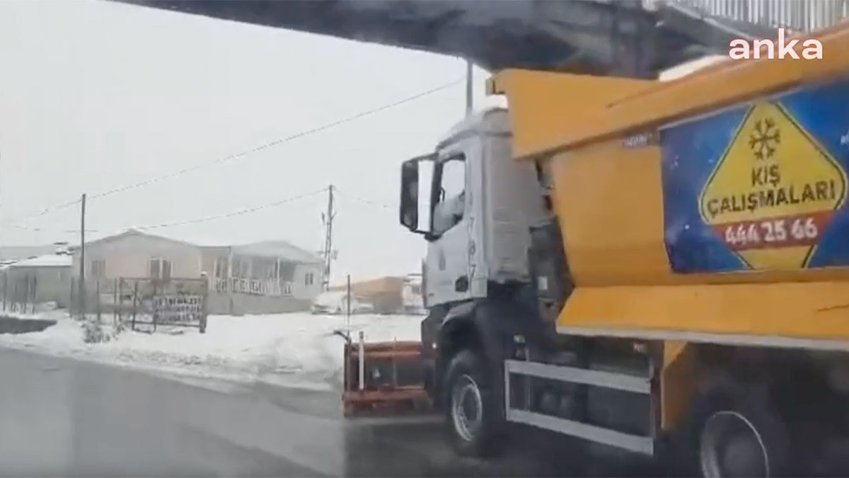 İstanbul’da kar küreme ve tuzlama çalışmaları sürüyor
