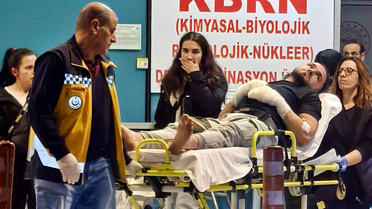 Kediden korktu, camın üzerine feci şekilde düştü! Yakınları büyük şaşkınlık yaşadı