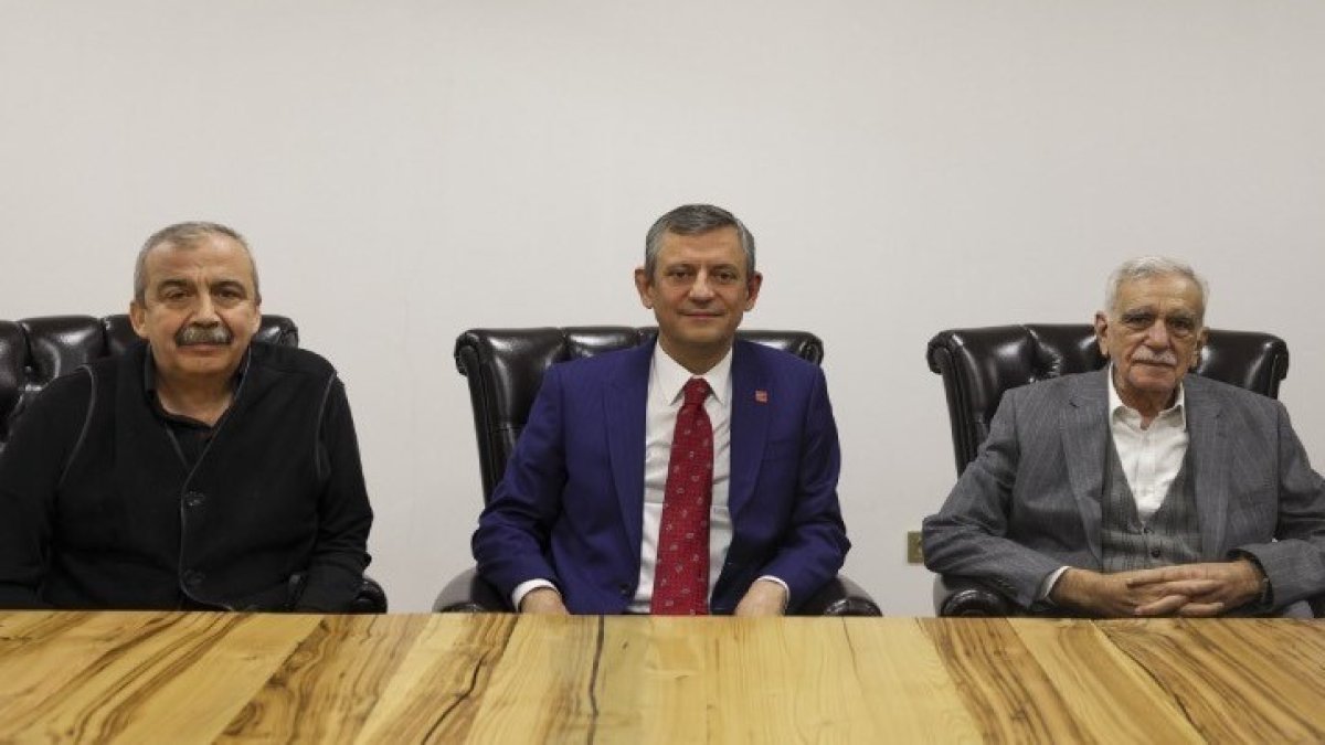 Özgür Özel Ahmet Türk’ü ziyaret etti