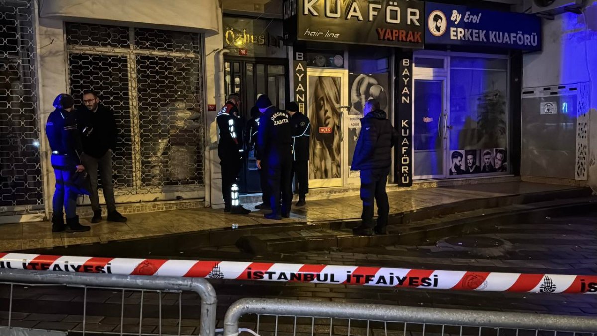 Üsküdar'da istinat duvarı çöktü: 4 katlı 2 bina boşaltıldı