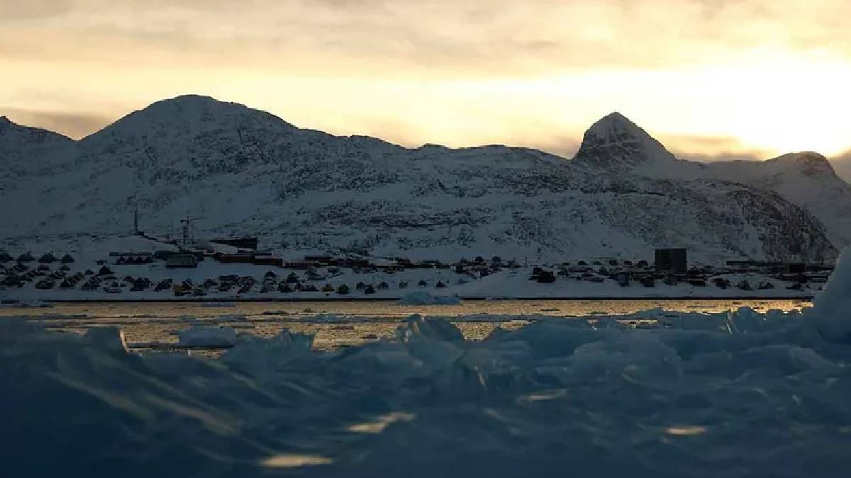 300 balıkçı sürüklenen buz kütlesinde mahsur kaldı: Kurtarılmayı reddettiler