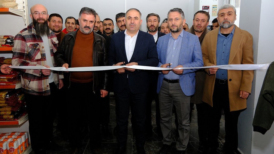 Van Umut Kervanı’ndan ihtiyaç sahipleri için sosyal market açılışı