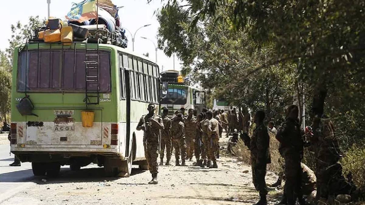 Etiyopya'da yolcu otobüsü devrildi: 26 kişi hayatını kaybetti